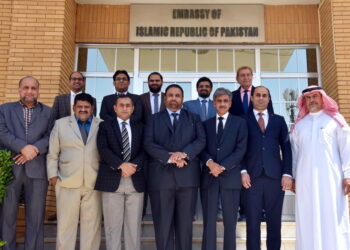 ٹیم ہم سب کا پاکستان کے ممبران کی سفیر پاکستان ملک محمد فاروق سے ملاقات،