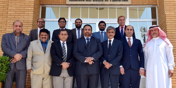 ٹیم ہم سب کا پاکستان کے ممبران کی سفیر پاکستان ملک محمد فاروق سے ملاقات،