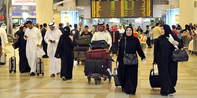 چھٹیوں کے بعد کویت واپسی؛ عالمی دارالحکومتوں سے 3 دن میں 340 پروازوں کی آمد 1