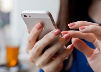 کویتی سرکاری ملازمین کیلئے دفتری اوقات کار کے دوران فون کے استعمال سے روکنے والا کوئی قانون موجود نہیں