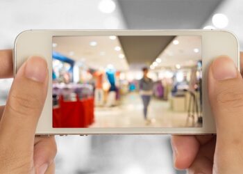 کویت میں اجازت کے بغیر تصویریں اتارنا اور بدنام کرنا قانون کے مطابق قابل سزا جرم ہے۔